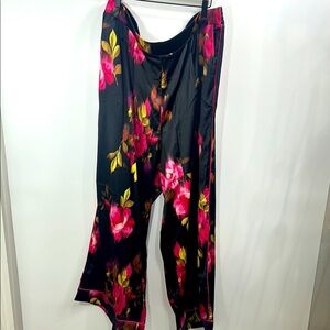 Torrid Wide Leg Streaky Satin high-rise pant black floral size 3 R. NWT.